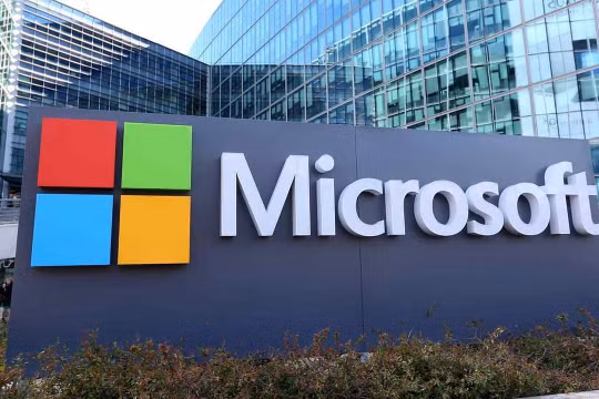 Microsoft tung 'cú đánh' trực diện vào Apple