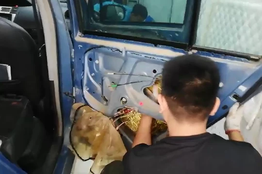 Dán cách âm chống ồn cho xe ô tô