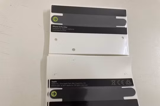 Tem niêm phong của iPhone 13 bán 20 ngàn đồng tại Việt Nam