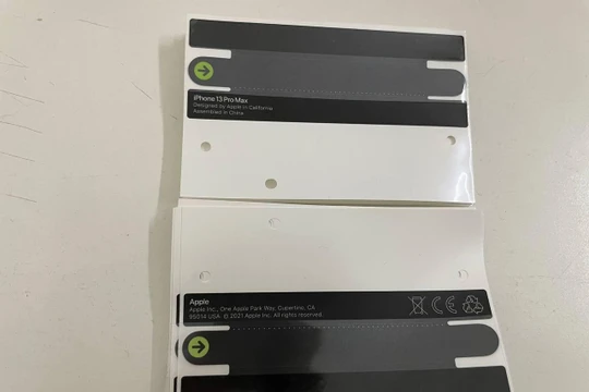 Tem niêm phong của iPhone 13 bán 20 ngàn đồng tại Việt Nam