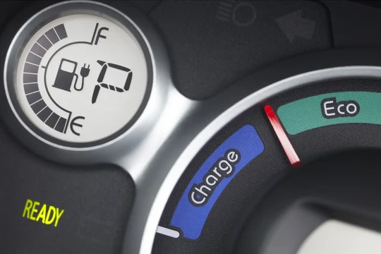 Pin xe điện có cần thay không? Giá có đắt không?