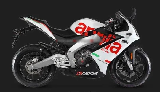 2020 Aprilia GPR150 ABS màu trắng.