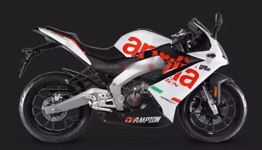 2020 Aprilia GPR150 ABS màu trắng.