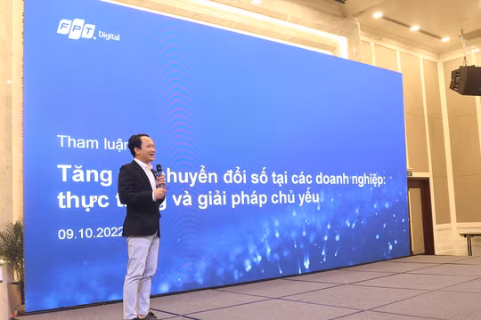 Ông Nguyễn Đức Minh - Giám đốc khối Nghiệp vụ doanh nghiệp và Tư vấn giải pháp tại FPT Digital đang trình bày tham luận.