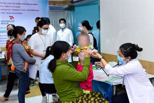 Tiến Phước đồng hành cùng Operation Smile tìm lại nụ cười cho trẻ hở môi, hàm ếch