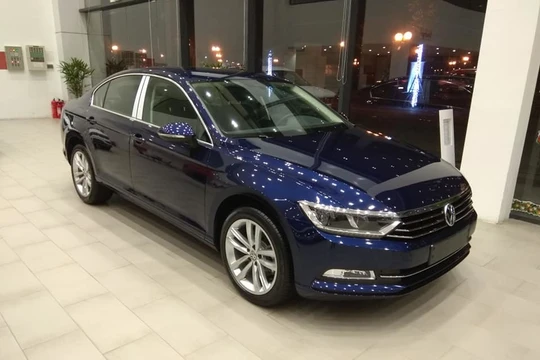 Volkswagen Passat BlueMotion High ưu đãi 177,6 triệu đồng xuống còn 1 tỷ 302,4 triệu đồng.