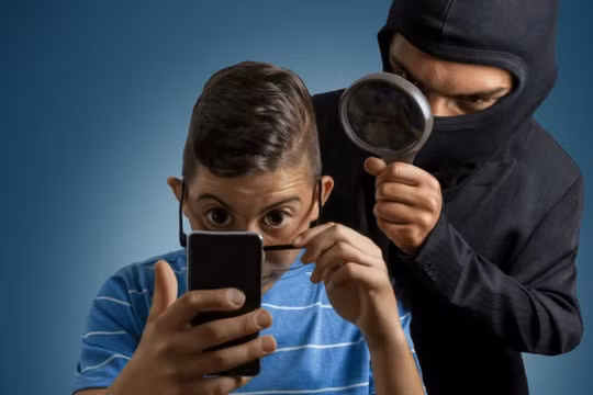 Thu thập thông tin người dùng trên smartphone