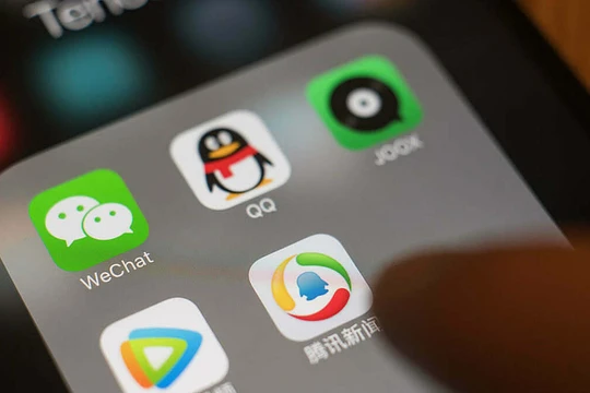 Lệnh cấm WeChat của Tổng thống Trump ảnh hưởng trực tiếp đến người Mỹ gốc Trung Quốc. Ảnh:Bloomberg.