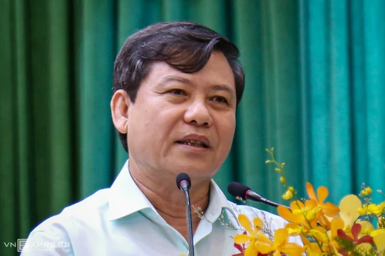 Viện trưởng VKSND Tối cao Lê Minh Trí tại cuộc tiếp xúc cử tri sáng nay. Ảnh: Hữu Công.