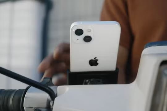 Apple vừa "tự vả miệng" trong video quảng cáo iPhone 13