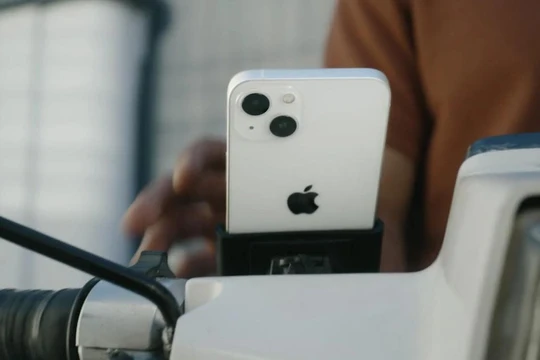 Apple vừa "tự vả miệng" trong video quảng cáo iPhone 13