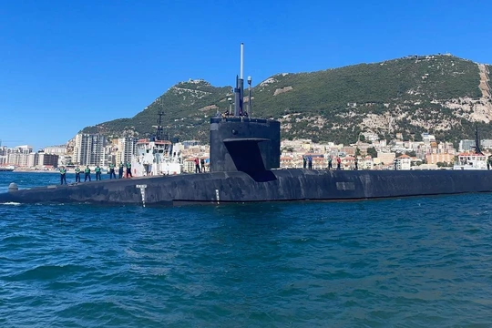 Tàu ngầm Mỹ có loạt động thái lạ nghi 'dằn mặt' Nga