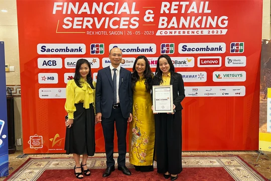 Đại diện ban điều hành Bắc Á Bank cùng Giám đốc các chi nhánh tại TP. Hồ Chí Minh chung vui