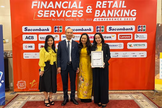 Đại diện ban điều hành Bắc Á Bank cùng Giám đốc các chi nhánh tại TP. Hồ Chí Minh chung vui