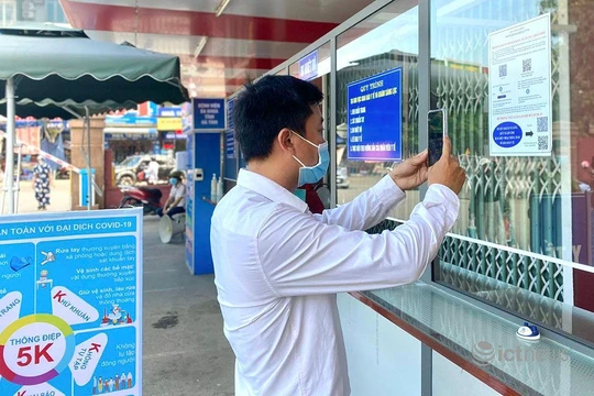 Đẩy mạnh giải pháp quét mã QR kiểm soát người vào, ra hỗ trợ truy vết