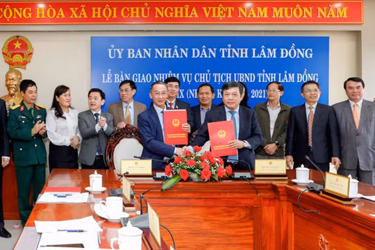 Bàn giao nhiệm vụ Chủ tịch UBND tỉnh Lâm Đồng