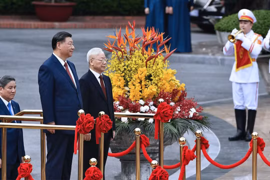 Công tác chuẩn bị lễ đón tại Phủ Chủ tịch chiều 12-12 - Ảnh: NGUYỄN KHÁNH