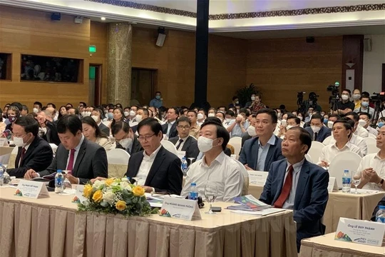 Bí thư Tỉnh uỷ Phạm Xuân Thăng, Chủ tịch UBND tỉnh Triệu Thế Hùng dự lễ công bố chỉ số PCI năm 2021 tại Hà Nội sáng 27.4 