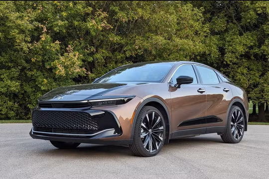 Nội thất của Toyota Crown 2024: Đẹp nhưng không hoàn toàn sang trọng