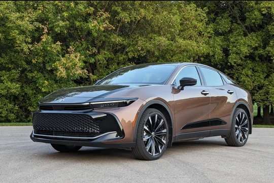 Nội thất của Toyota Crown 2024: Đẹp nhưng không hoàn toàn sang trọng