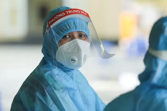 Ít nhất 857 nhân viên y tế, bác sĩ Hà Nội xin nghỉ việc và xin chuyển công tác