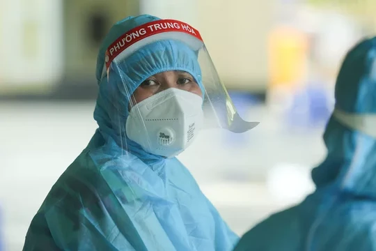 Ít nhất 857 nhân viên y tế, bác sĩ Hà Nội xin nghỉ việc và xin chuyển công tác