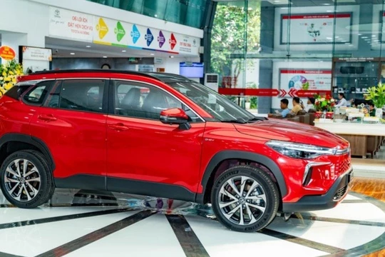 Cận cảnh Toyota Corolla Cross 2024 giá từ 820 triệu đồng