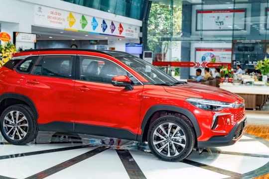 Cận cảnh Toyota Corolla Cross 2024 giá từ 820 triệu đồng