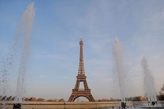 Tháp Eiffel được coi là biểu tượng của nước Pháp. Ảnh: Daily Mail.