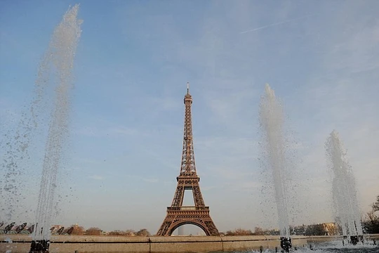 Tháp Eiffel được coi là biểu tượng của nước Pháp. Ảnh: Daily Mail.