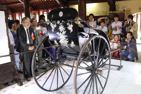 Nhiều nhà chuyên môn cho rằng thiếu các chỉ dấu hoàng gia trên xe kéo được cho là của vua Thành Thái tặng mẹ - Ảnh: Thái Lộc