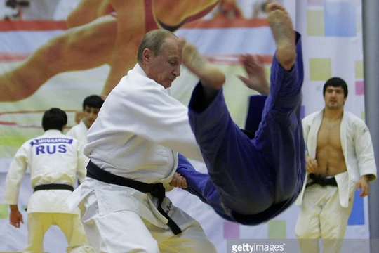 Chiến thuật Judo hết sức tài tình, giúp ông Putin có thể “hạ gục nhanh, tiêu diệt gọn” đối thủ trên đấu trường chính trị