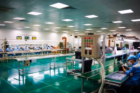 Một góc nhà máy sản xuất Bphone của BKAV