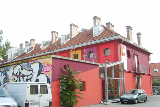  Nhà khách nghệ thuật Celica 