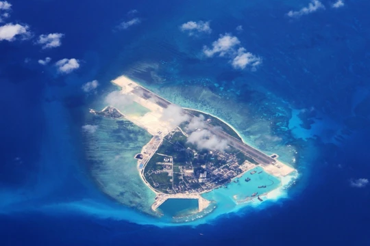 "Mẫu hạm không chìm" đầu tiên của Trung Quốc tên biển Đông 