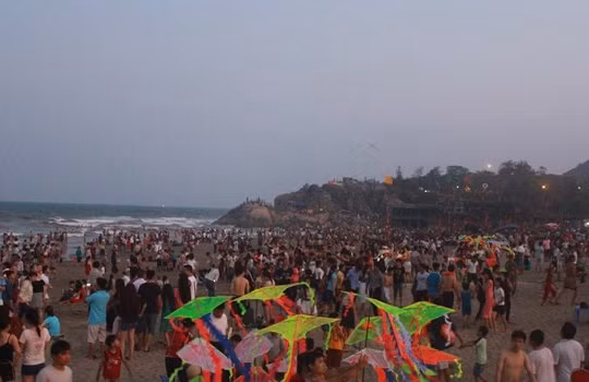 Lãnh đạo UBND thị xã Sầm Sơn cho hay, dịp nghỉ lễ 30/4-1/5, Sầm Sơn đón khoảng 30.000 lượt khách.