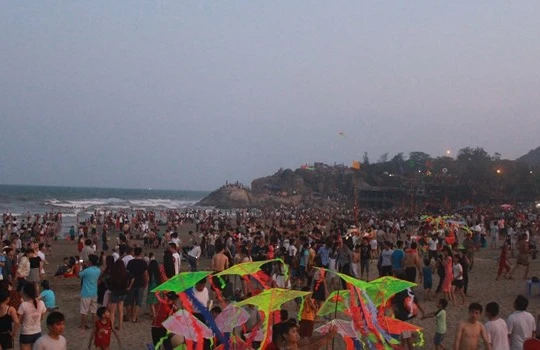 Lãnh đạo UBND thị xã Sầm Sơn cho hay, dịp nghỉ lễ 30/4-1/5, Sầm Sơn đón khoảng 30.000 lượt khách.