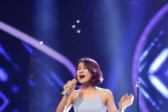 Hà Nhi trên sân khấu Vietnam Idol 2015