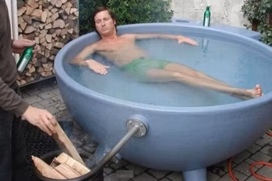 Tiện cả... đôi đường.