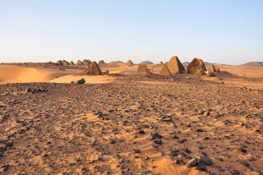 Những kim tự tháp Meroë nằm ở thành phố cổ Meroe - cách thủ đô Khartoum của Sudan khoảng 200km về phía bắc - Ảnh tư liệu Wikimedia, năm 2010