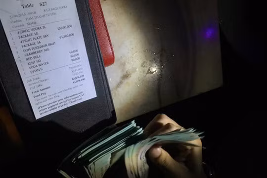 Hóa đơn ăn chơi của một hotgirl được đưa lên facebook