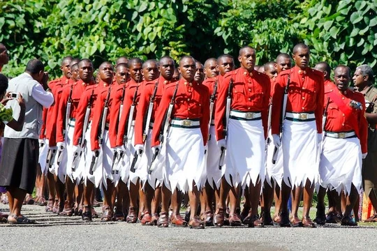 Trang phục duyệt binh của nam quân nhân Fiji - đảo quốc nằm ở Châu Đại Dương