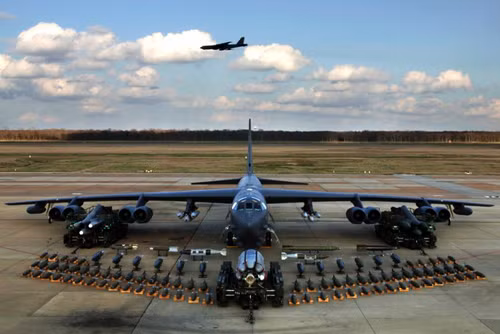 Máy bay oanh tạc B52 của Mỹ có thể mang theo 32 tấn vũ khí
