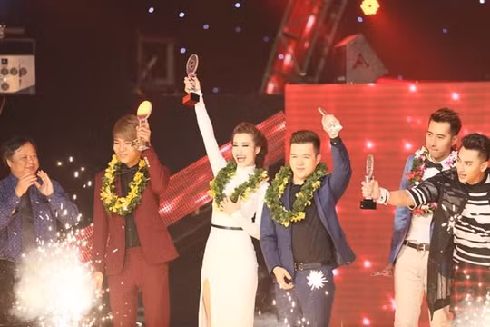 Đông Nhi vỡ òa trong niềm vui chiến thắng