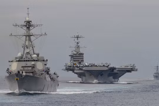 Tàu sân bay USS John C. Stennis và tàu khu trục của Mỹ trên Thái Bình Dương