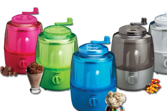 Hiện nay có rất nhiều loại máy làm làm kem có giá thành rất rẻ. Ảnh: Internet