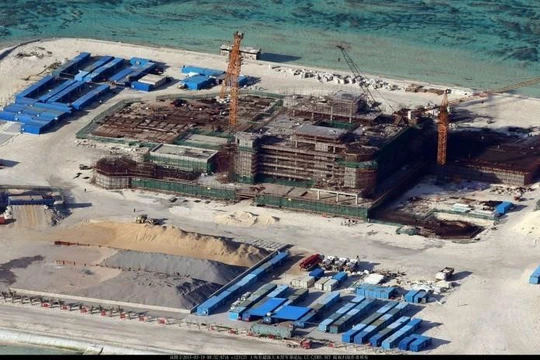 Trung Quốc ngang nhiên cải tạo, bồi đắp các bãi đá trên biển Đông