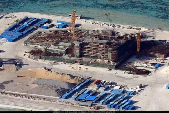 Trung Quốc ngang nhiên cải tạo, bồi đắp các bãi đá trên biển Đông