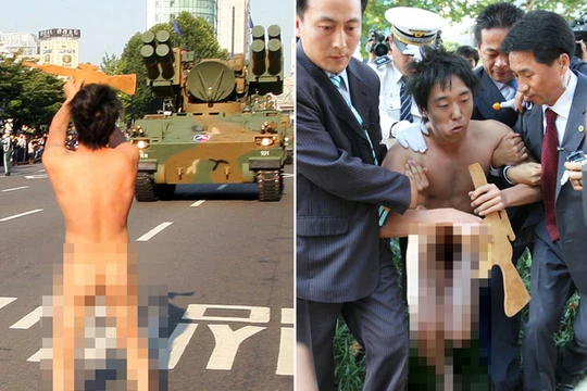 Sinh viên nam Hàn Quốc thoát y chặn đoàn xe tăng trong lễ duyệt binh