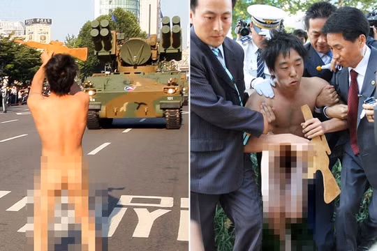 Sinh viên nam Hàn Quốc thoát y chặn đoàn xe tăng trong lễ duyệt binh